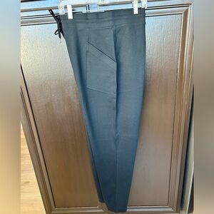 JJill sweatpants in black with front pockets. Size Large